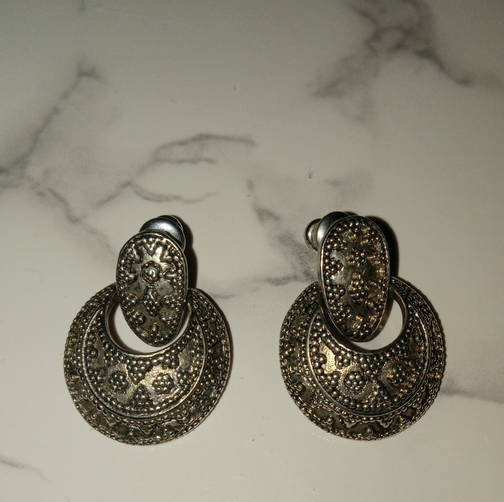 Southwest style silver tone decorated drop earrings
